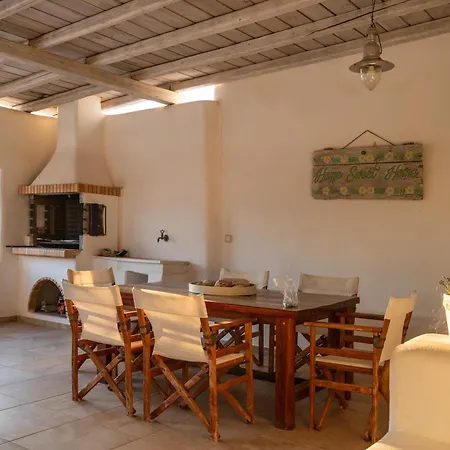 Maria Paros فيلة Molos (Paros)